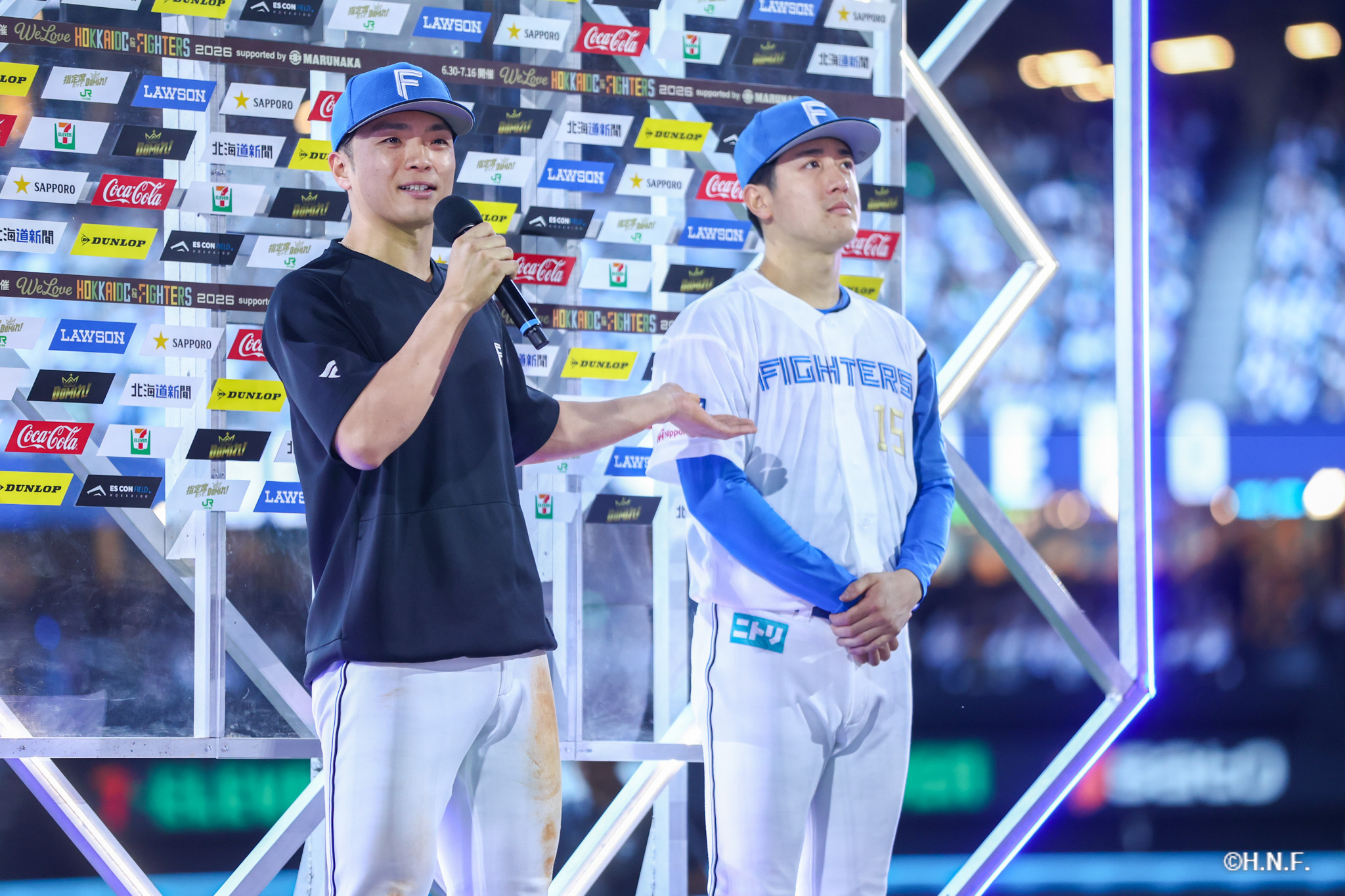 ヒーローの郡司選手、北山投手01