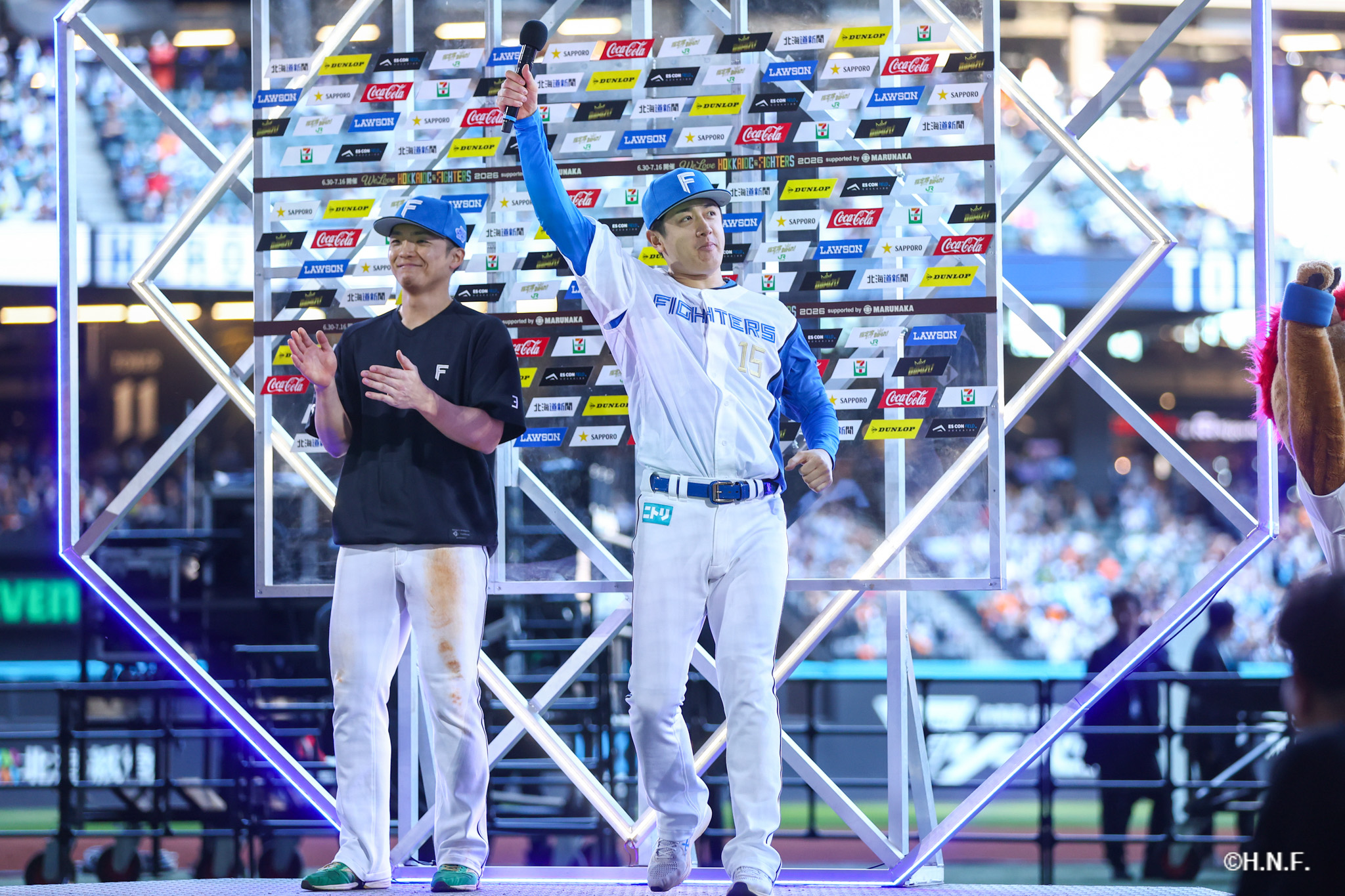 ヒーローの郡司選手、北山投手03