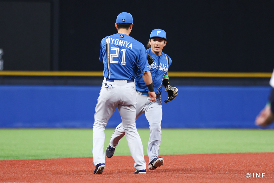3回裏、清宮選手と水野選手
