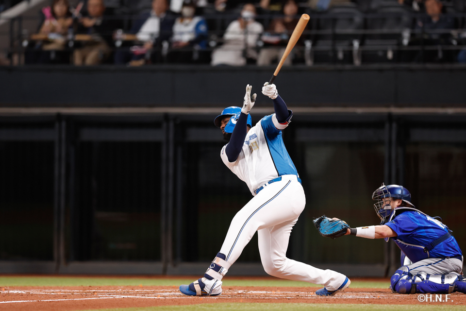 4回裏、レイエス選手01