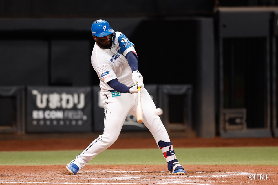 8回裏、レイエス選手01