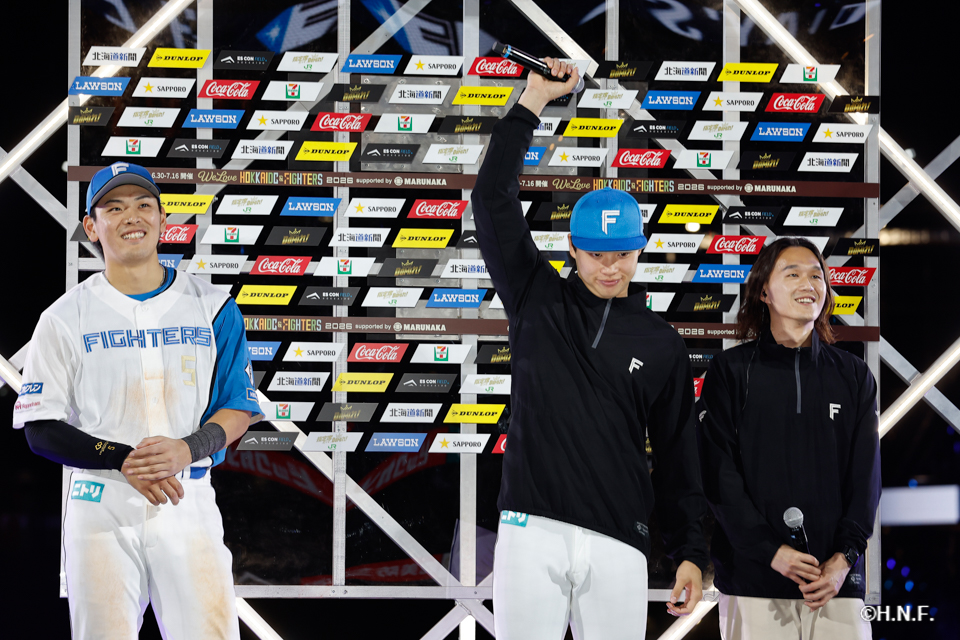 ヒーローの孫投手と野村選手01