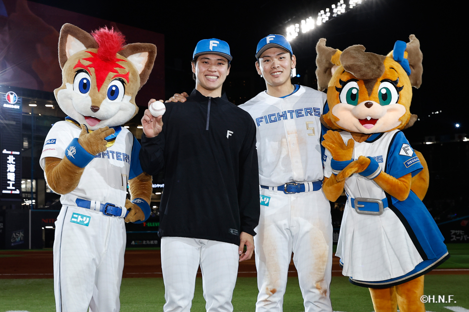 ヒーローの孫投手と野村選手02
