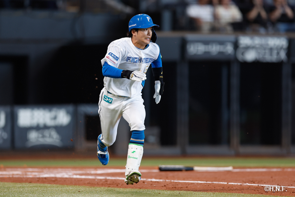 3回裏、奈良間選手01