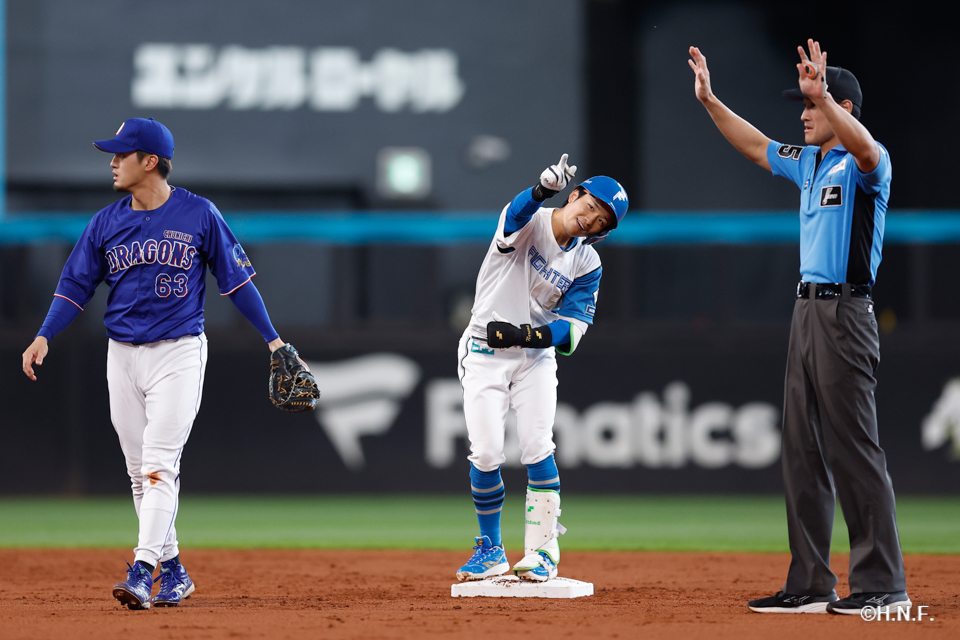 3回裏、奈良間選手02