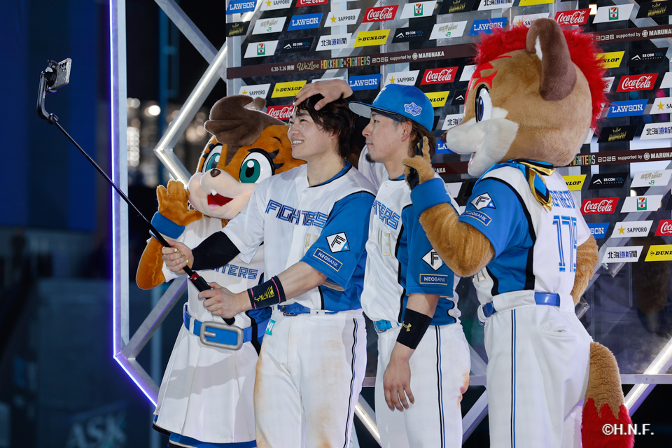ヒーローの田宮選手と水野選手03