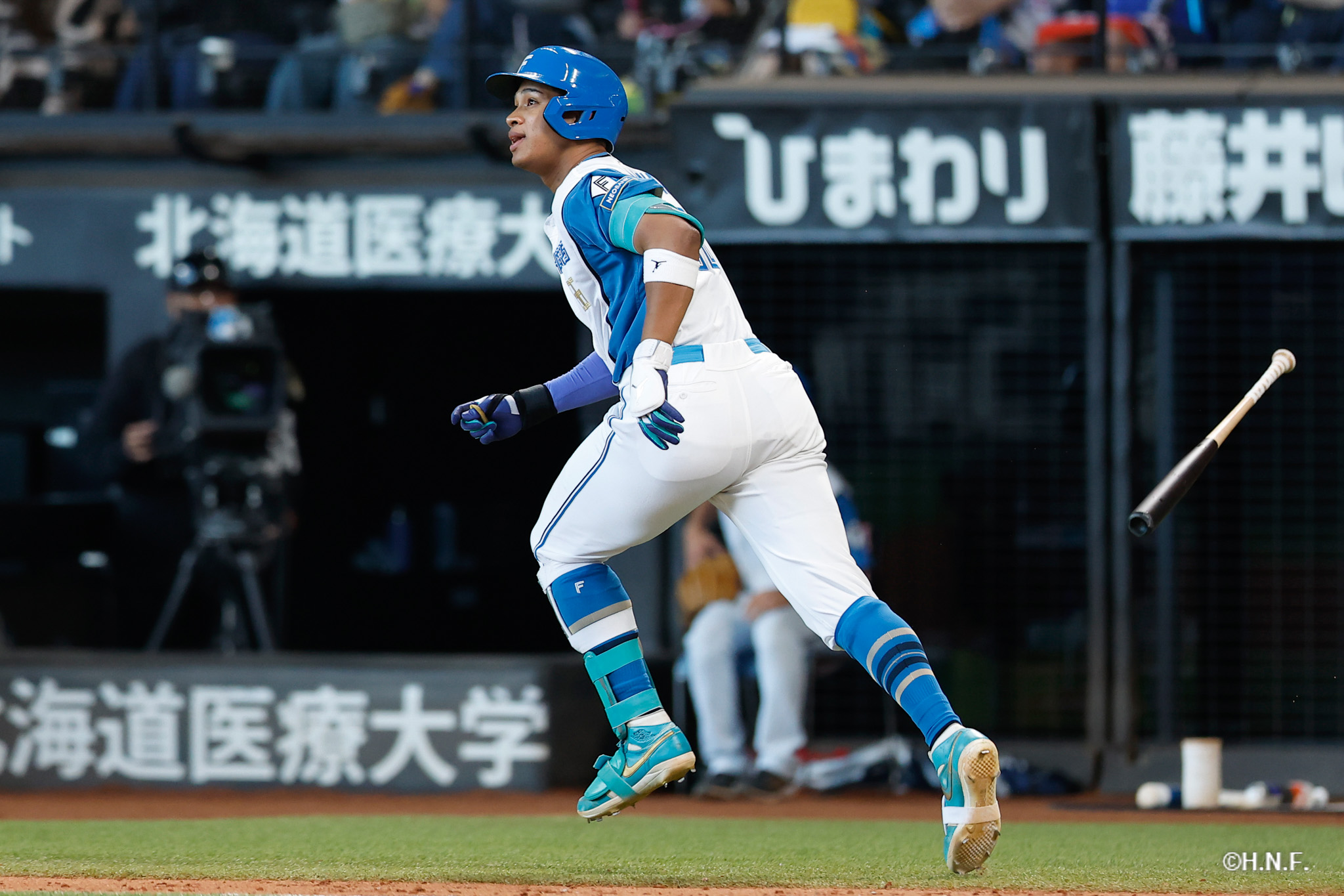 6回裏、万波選手02