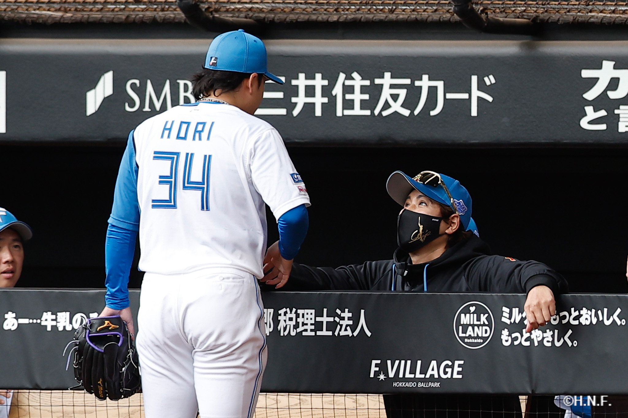 3回表、堀投手と新庄監督