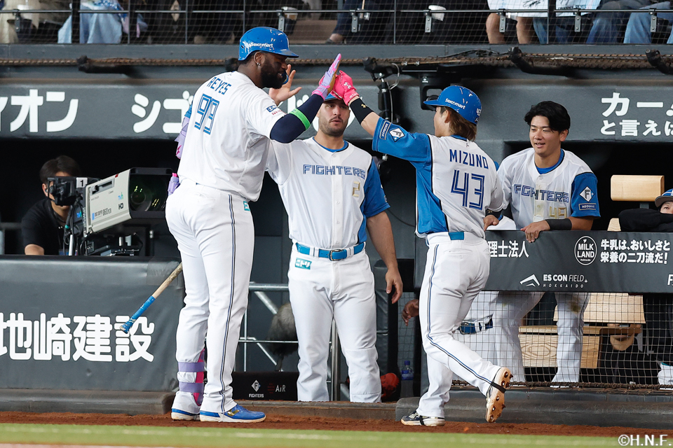 3回裏、レイエス選手と水野選手