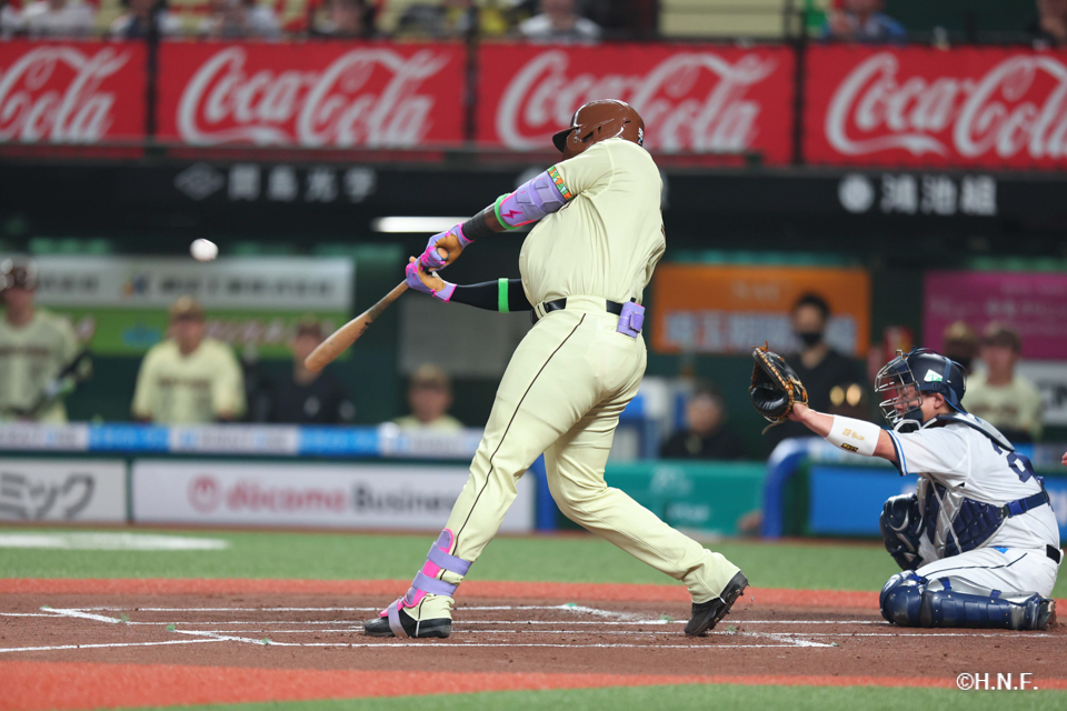 1回表、レイエス選手01