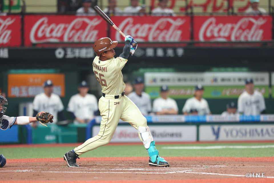 8回表、万波選手01