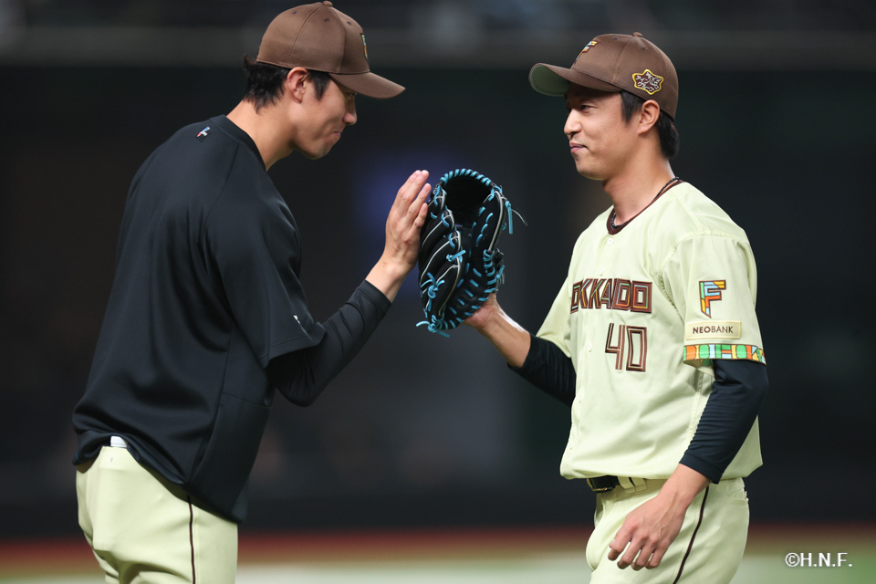 8回裏、福島投手と島本投手