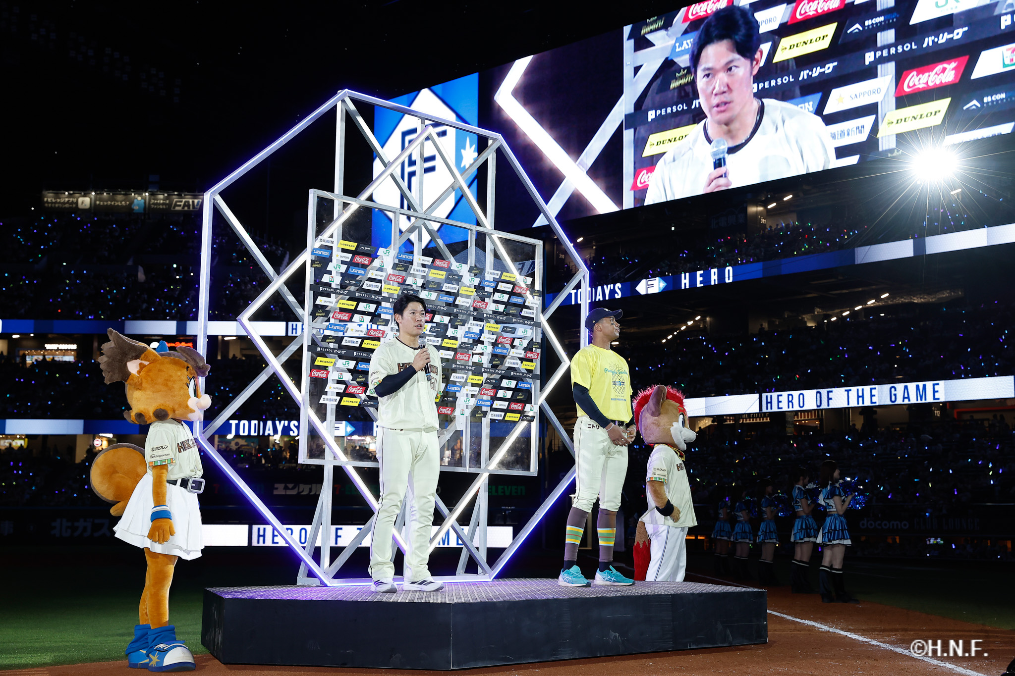 ヒーローの吉田選手と水谷選手01