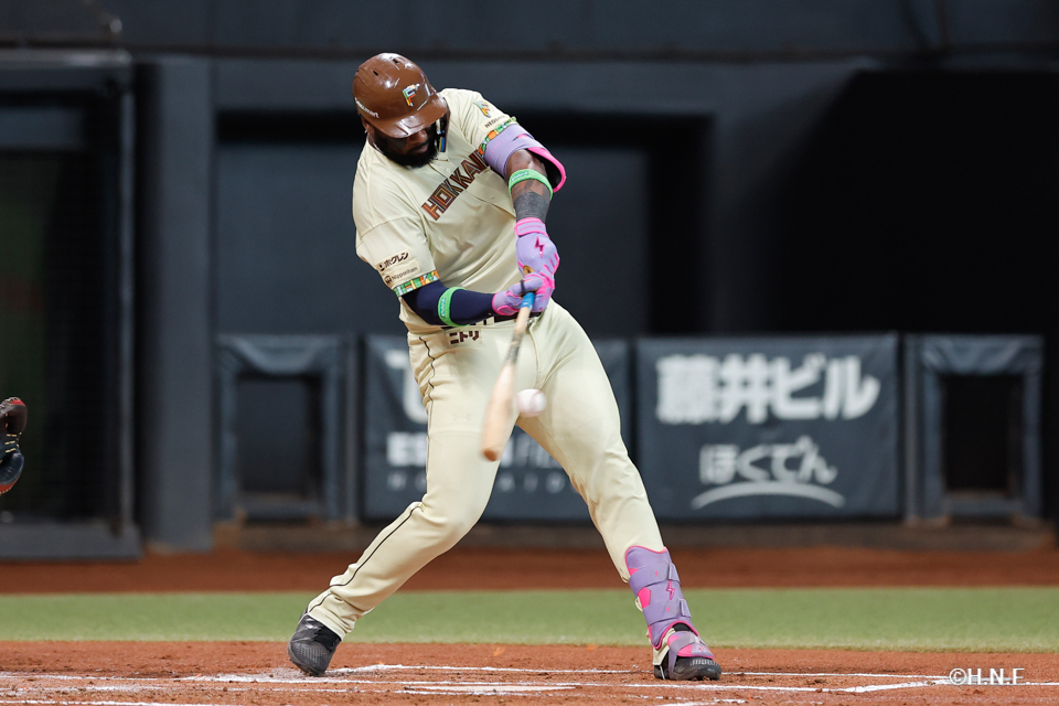 1回裏、レイエス選手01