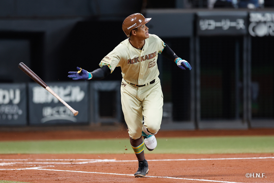 1回裏、万波選手01