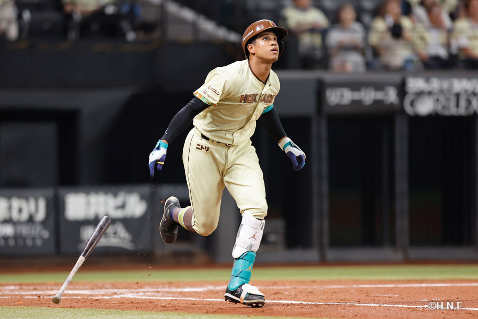 4回裏、万波選手02
