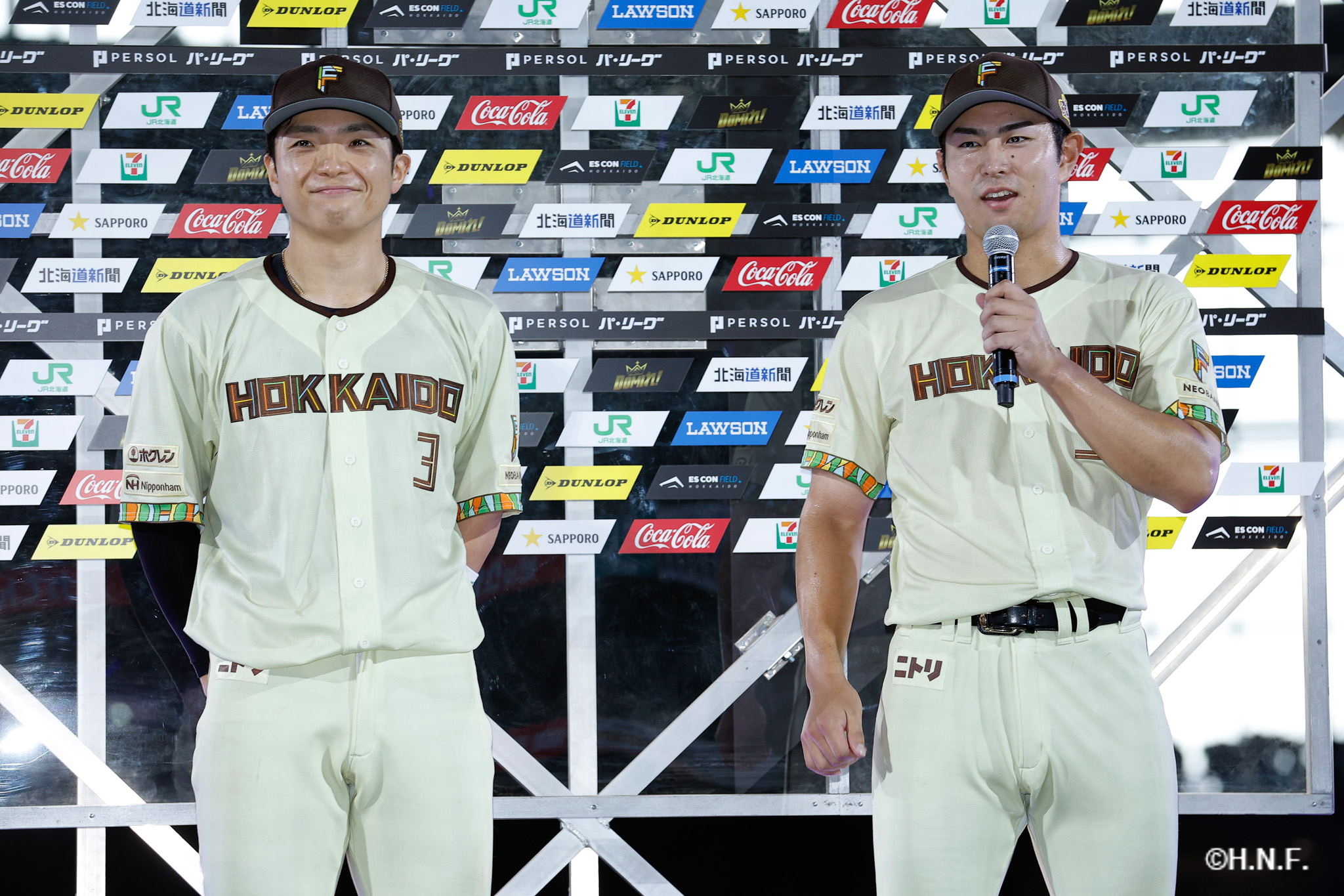 ヒーローの郡司選手と宮崎選手01