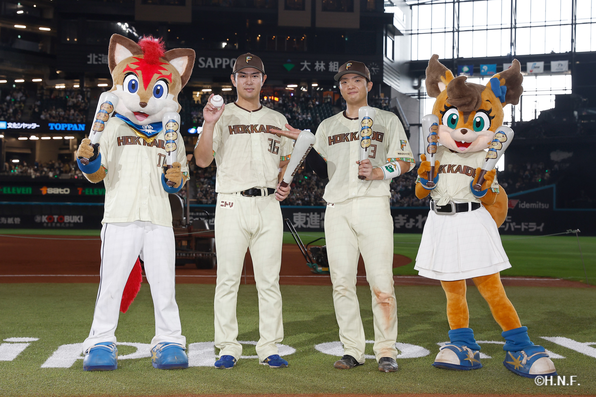 ヒーローの郡司選手と宮崎選手02