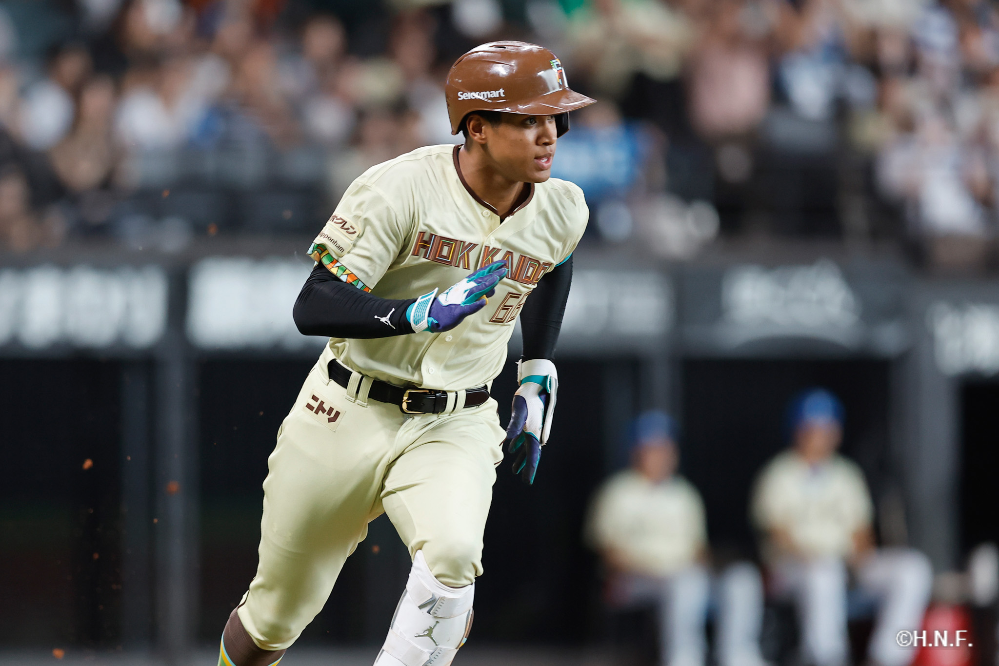 6回裏、万波選手02