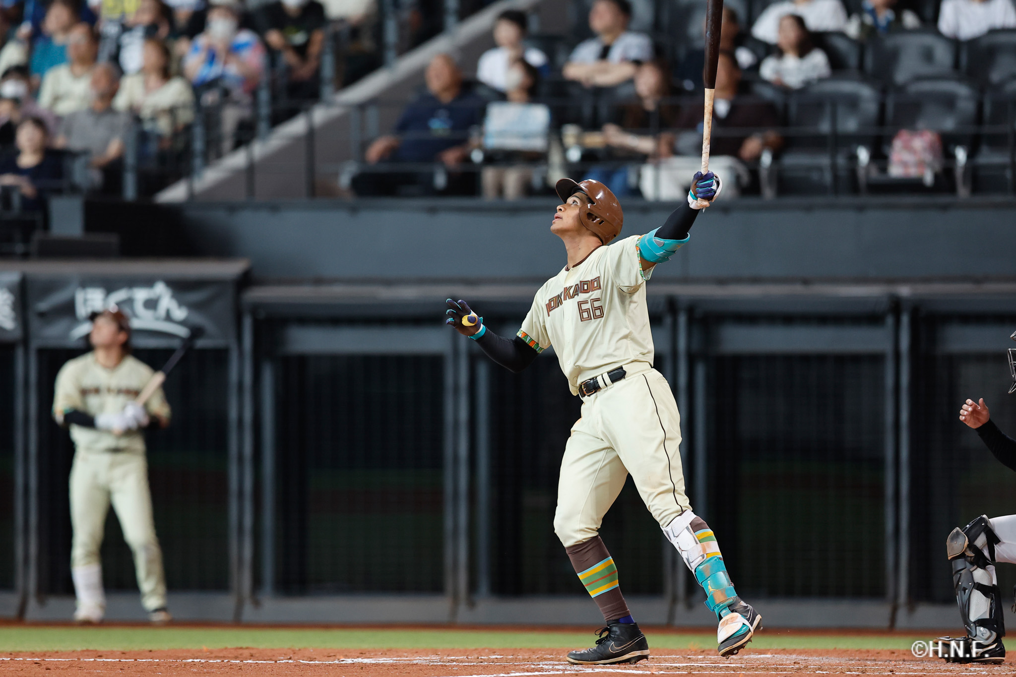 4回裏、万波選手02