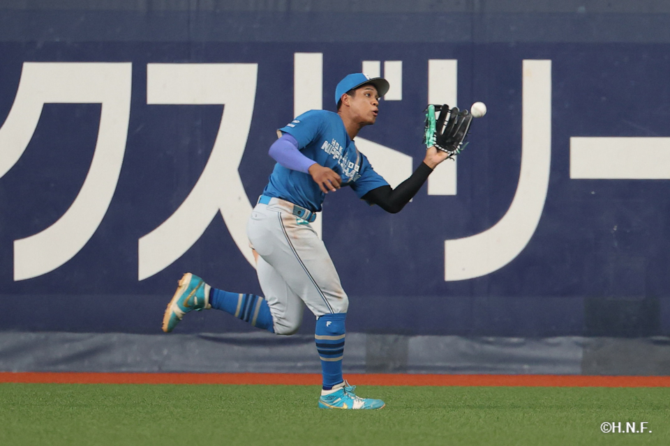 5回裏、万波選手