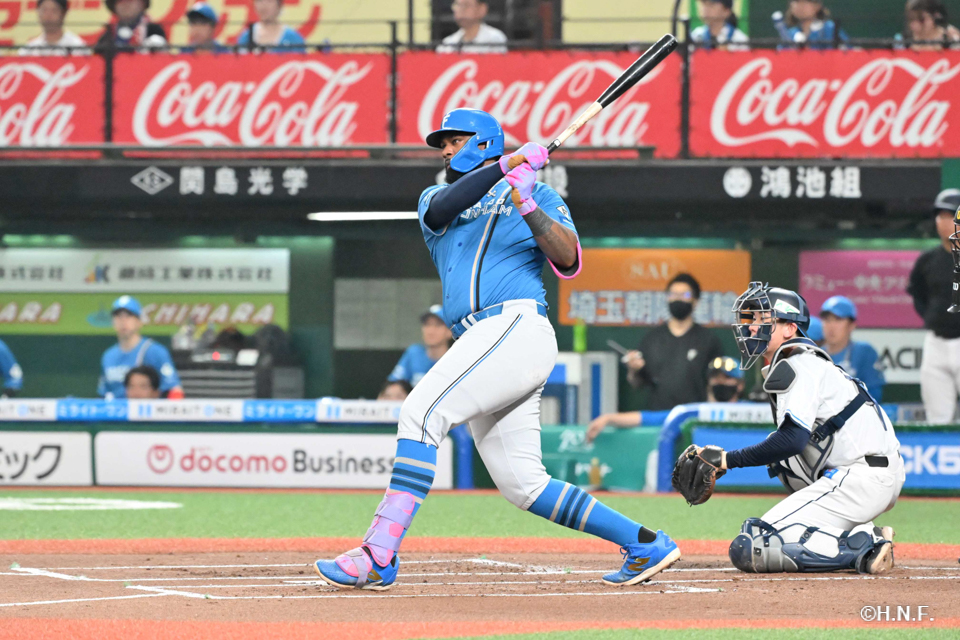 1回表、レイエス選手