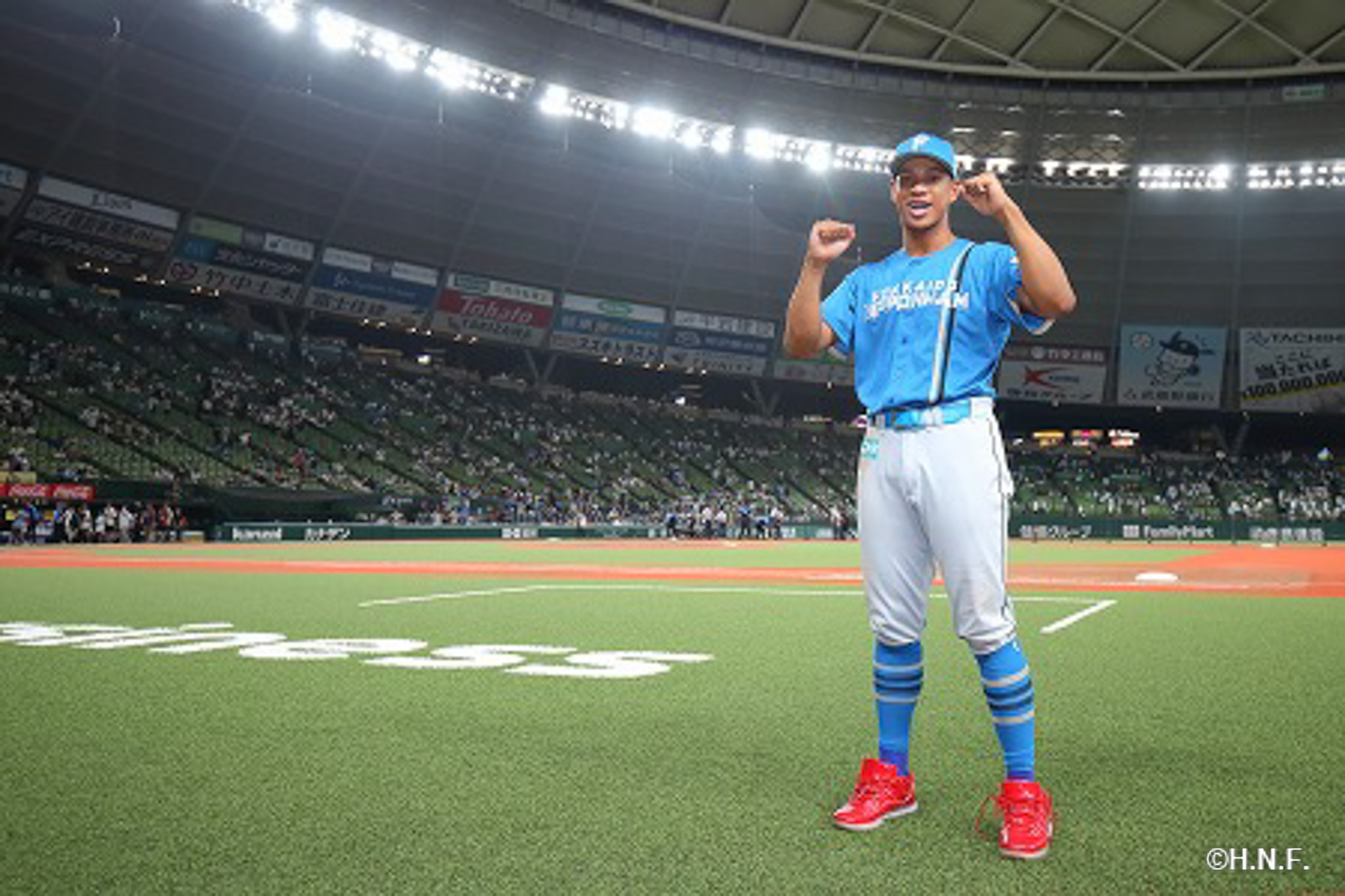 ヒーローの万波選手