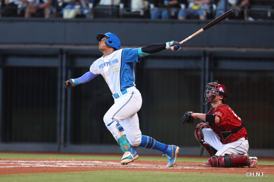 7回裏、万波選手01