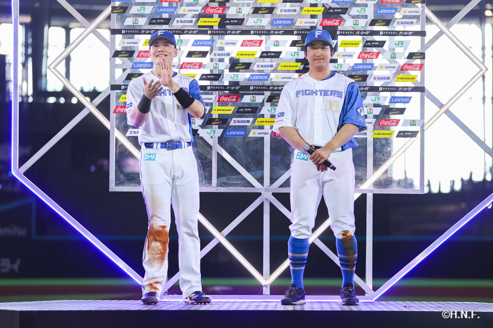 ヒーローの清宮選手と有薗選手01