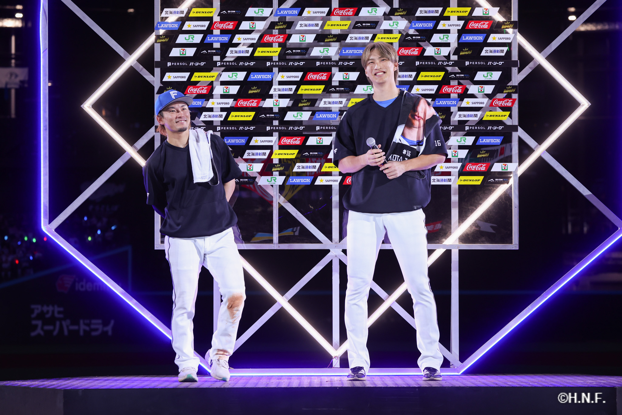 ヒーローの達投手と水野選手01