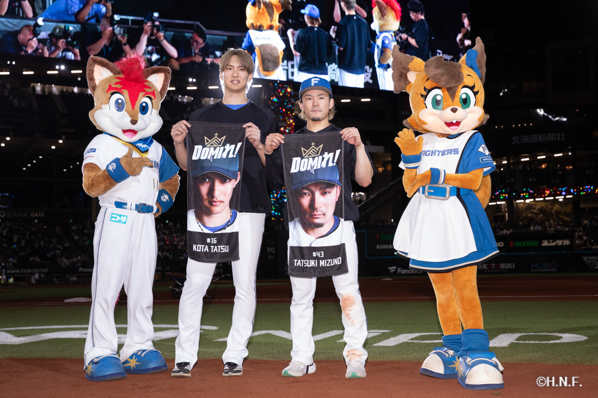 ヒーローの達投手と水野選手02