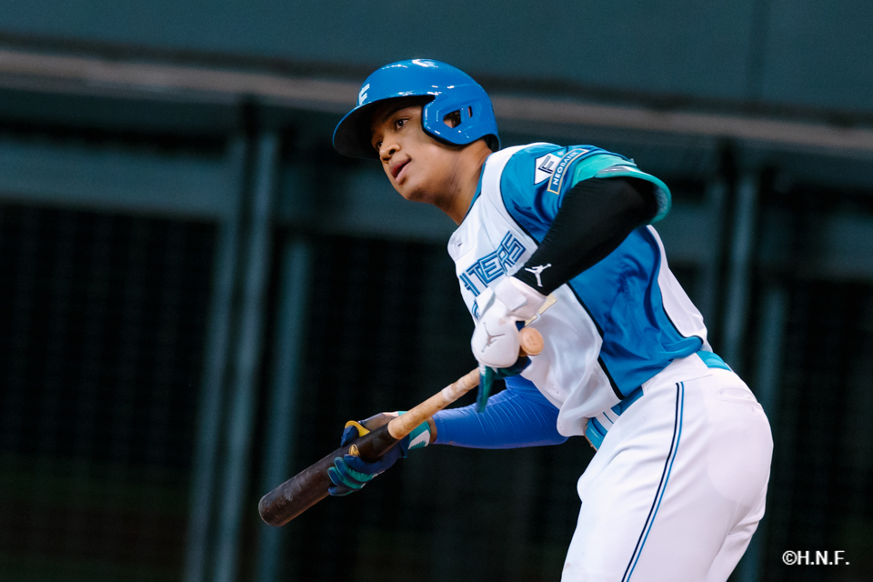 5回裏、万波選手02