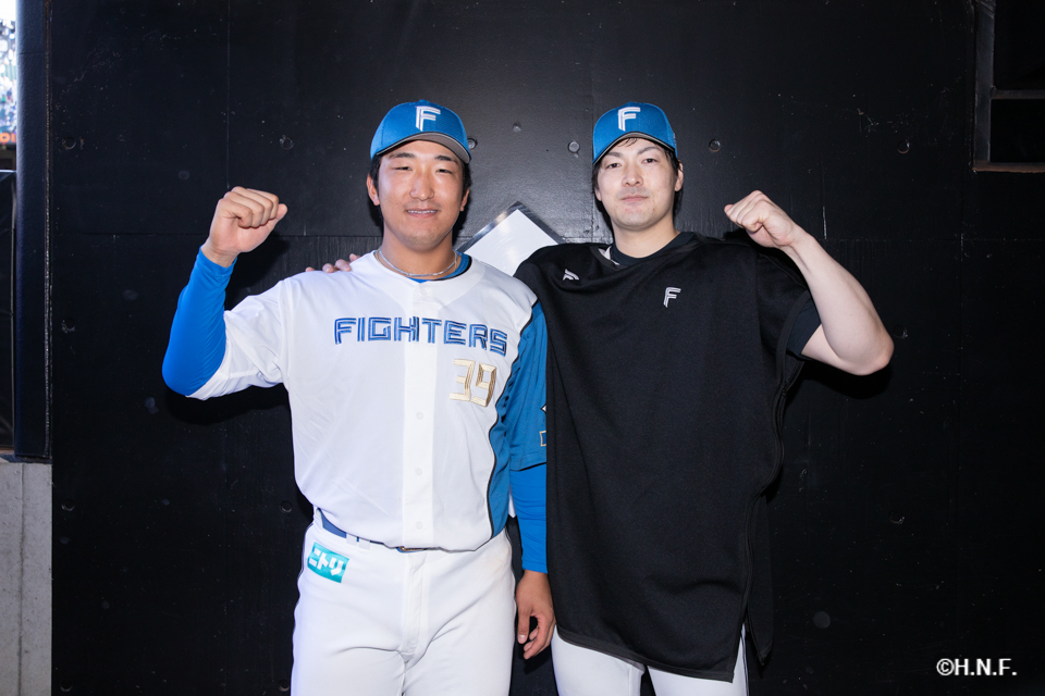 ヒーローの有原投手と有薗選手05