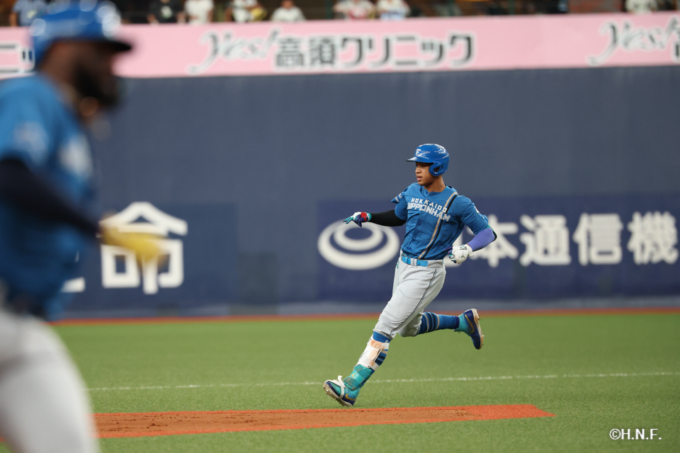 1回表、万波選手