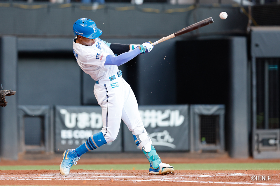 7回裏、万波選手01"