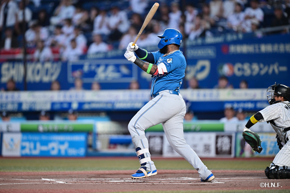 1回表、レイエス選手01