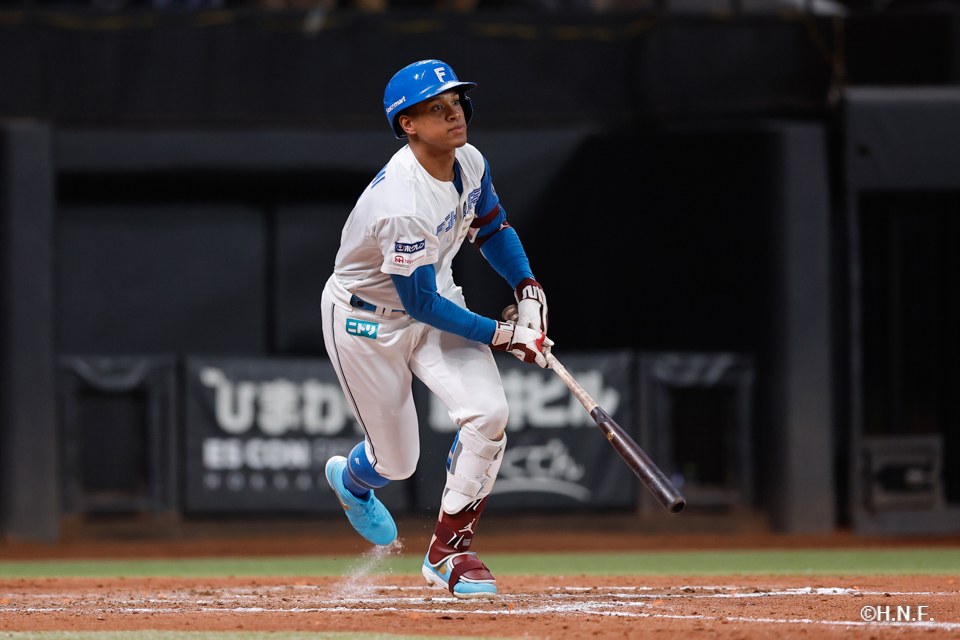 8回裏、万波選手02