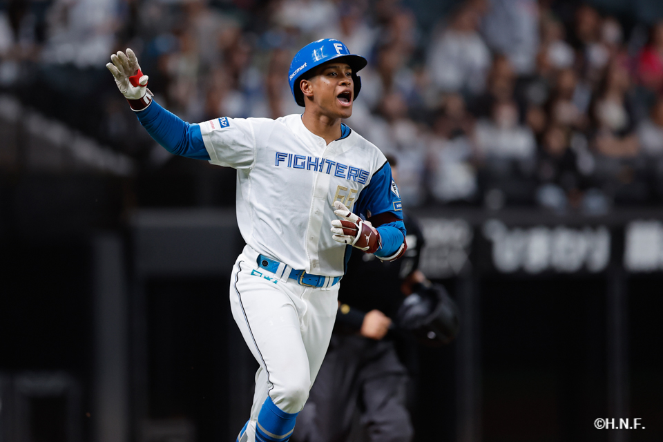 8回裏、万波選手04