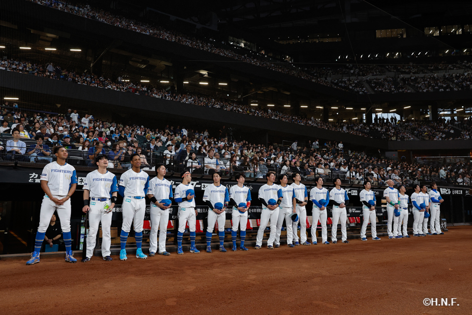 試合前の選手たち01