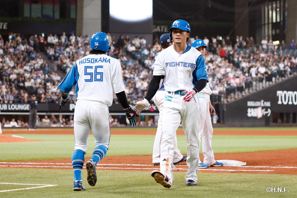 8回裏、西川選手と細川選手