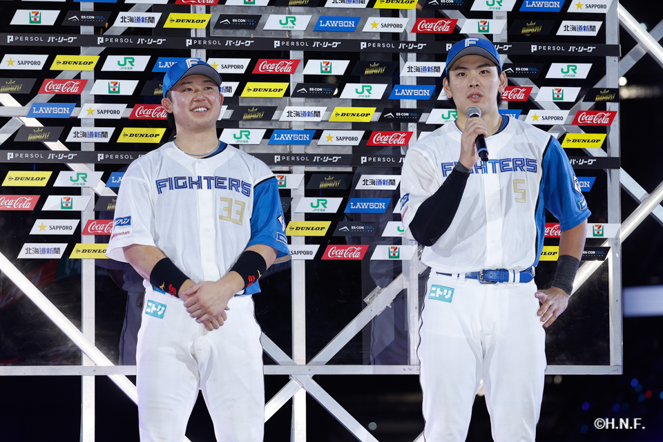 ヒーローの進藤選手と野村選手01