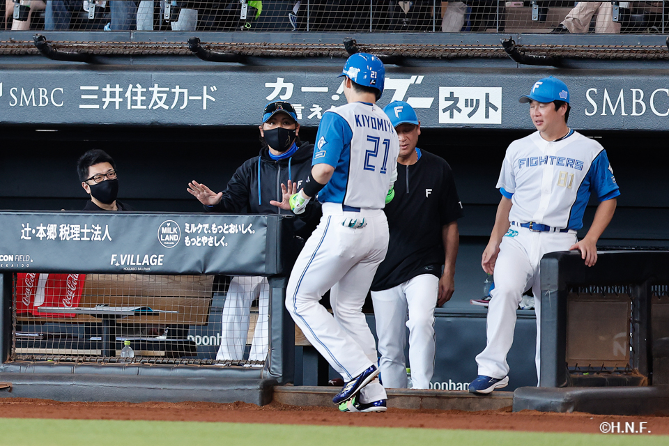 1回裏、清宮選手07