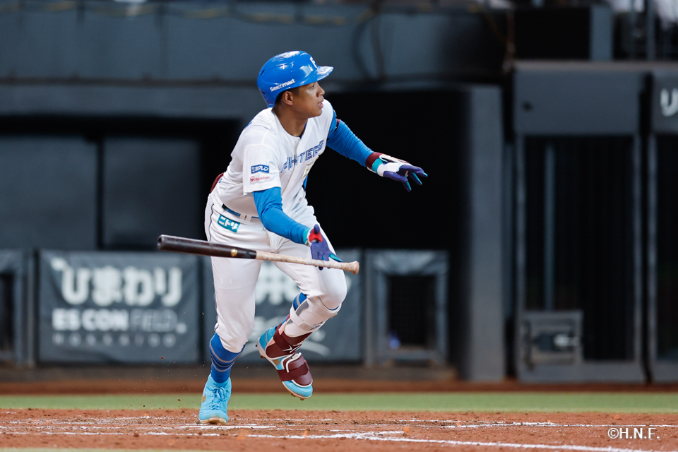 5回裏、万波選手01