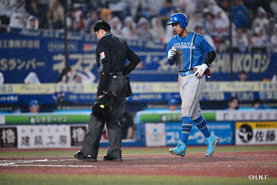 7回表、万波選手