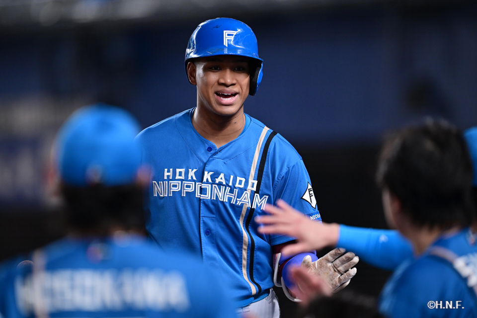 1回表、万波選手02