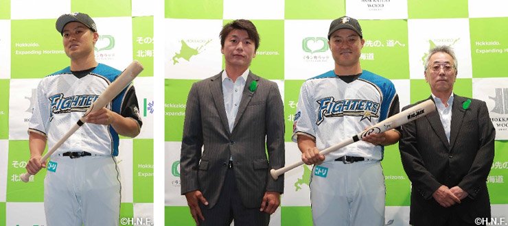 田中賢選手に北海道産ダケカンバ製バットを贈呈 | 北海道日本