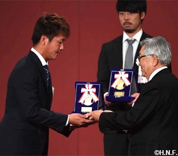 表彰を受ける平沼選手