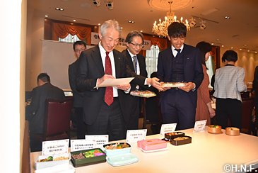 試食審査の様子1