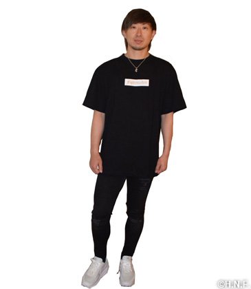 金子投手プロデュースTシャツブラック着用イメージ