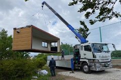 株式会社カナテックより寄贈された本部席用のユニットハウス